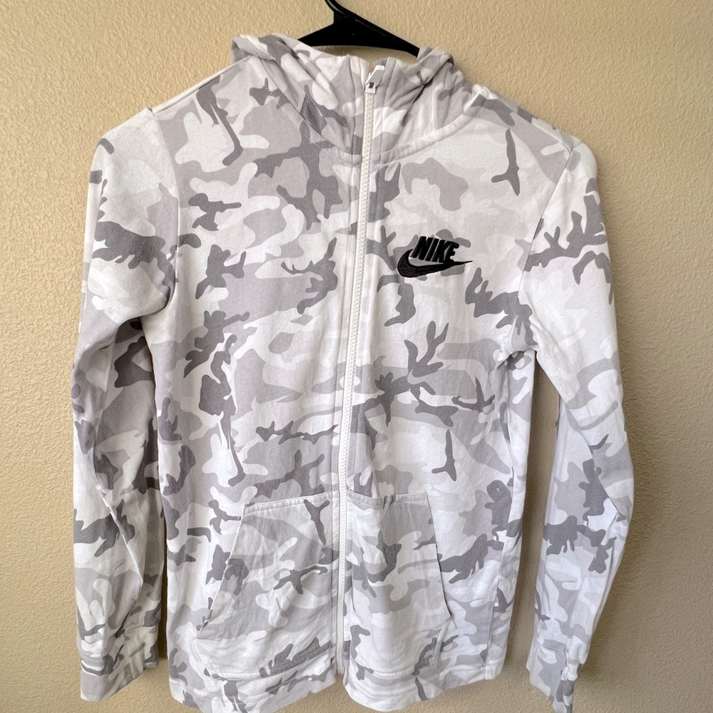 Nike zip up hoodie size M